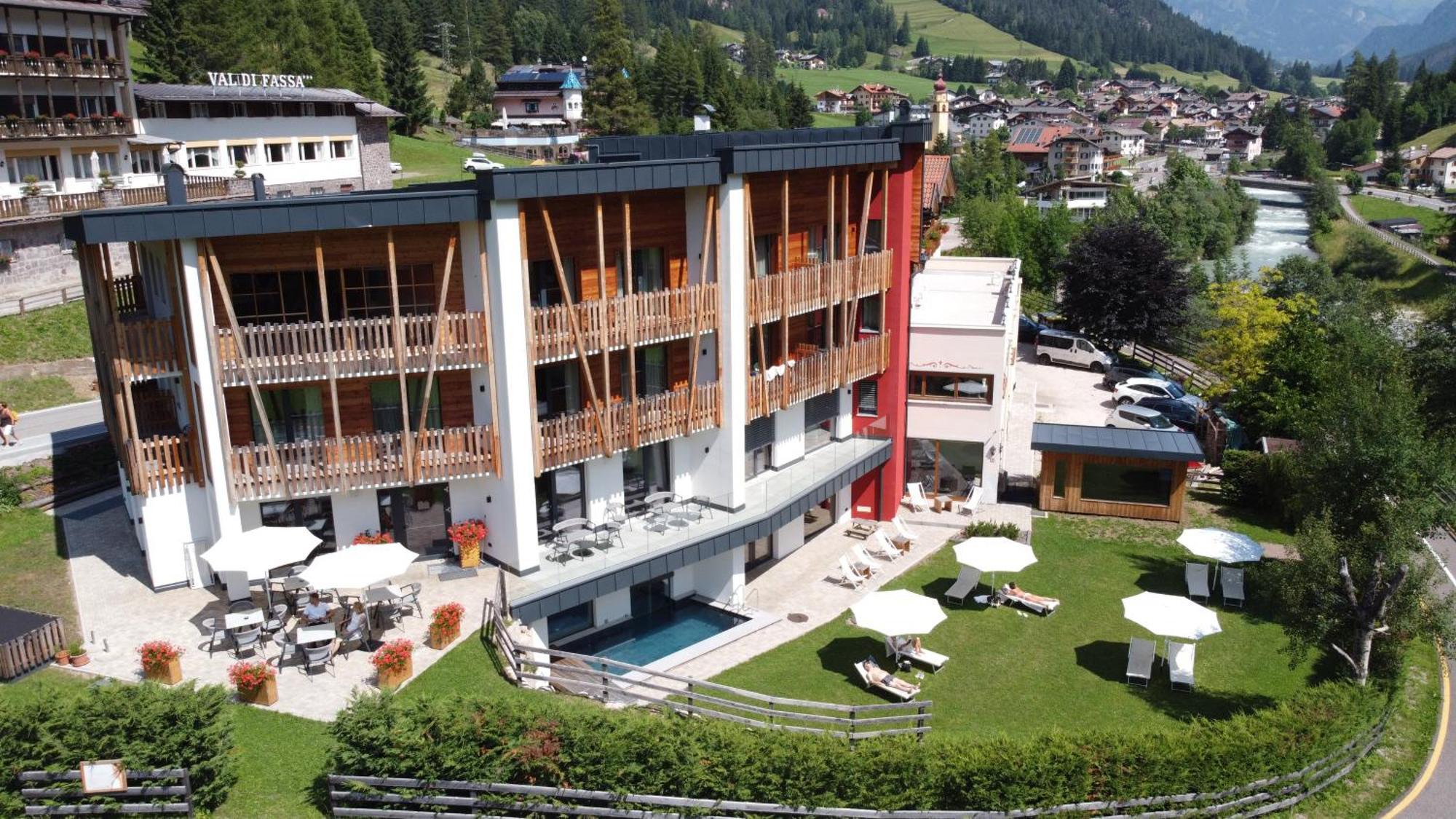 Hotel Miravalle Сорага Екстериор снимка